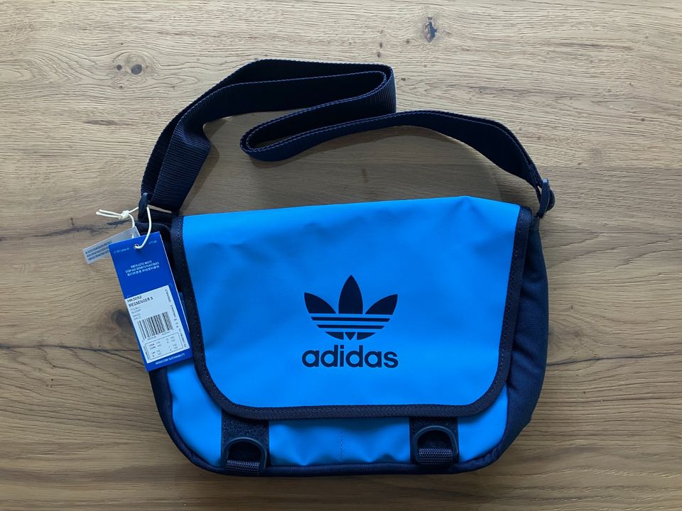 Adidas Kulturtasche, NEU unbenutzt in Buch