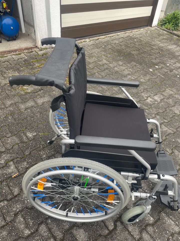 Uniroll Rollstuhl Aluminium sehr leicht Neu in Vaterstetten