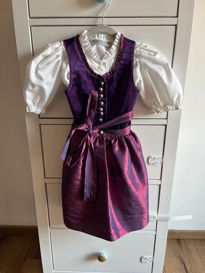 Mädchen Dirndl in Landshut