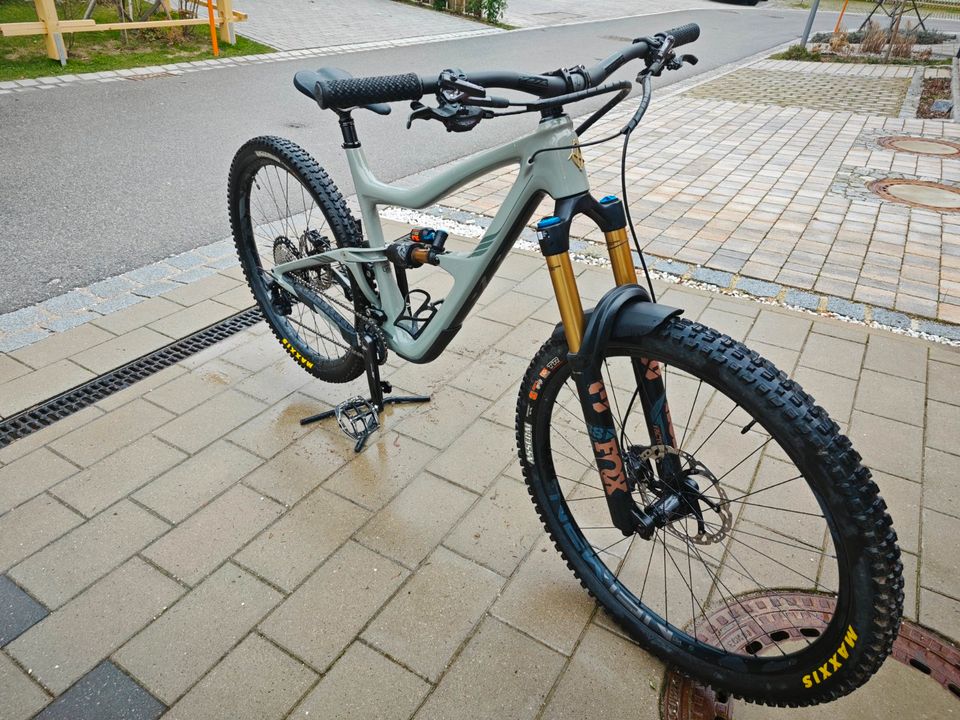 Ibis Ripmo v2 Carbon XT grau Größe XL mit 38er Fox Gabel MTB in Siegsdorf