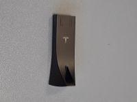 original TESLA USB-Stick aus Tesla Model 3 Rheinland-Pfalz - Petersberg Vorschau