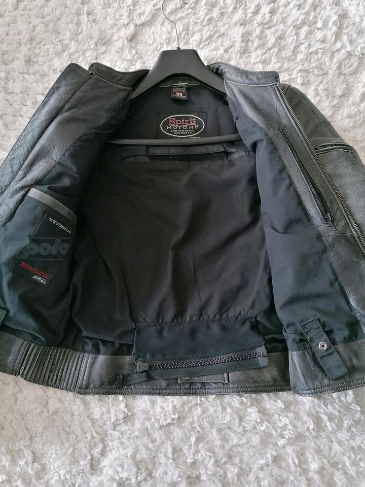 Damen Motorrad Lederjacke in Bendorf