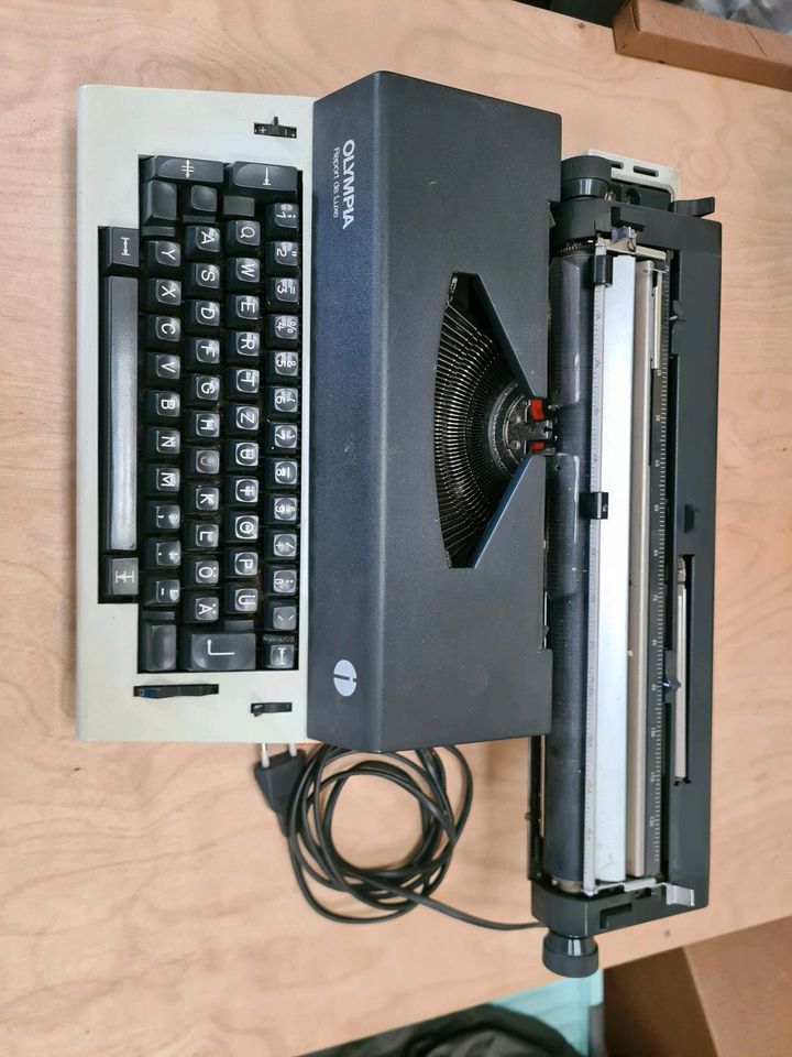Olympia SKE elektronische Schreibmaschine in Kobern-Gondorf
