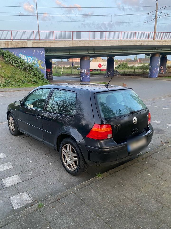 VW Golf 4 1.6 in Duisburg