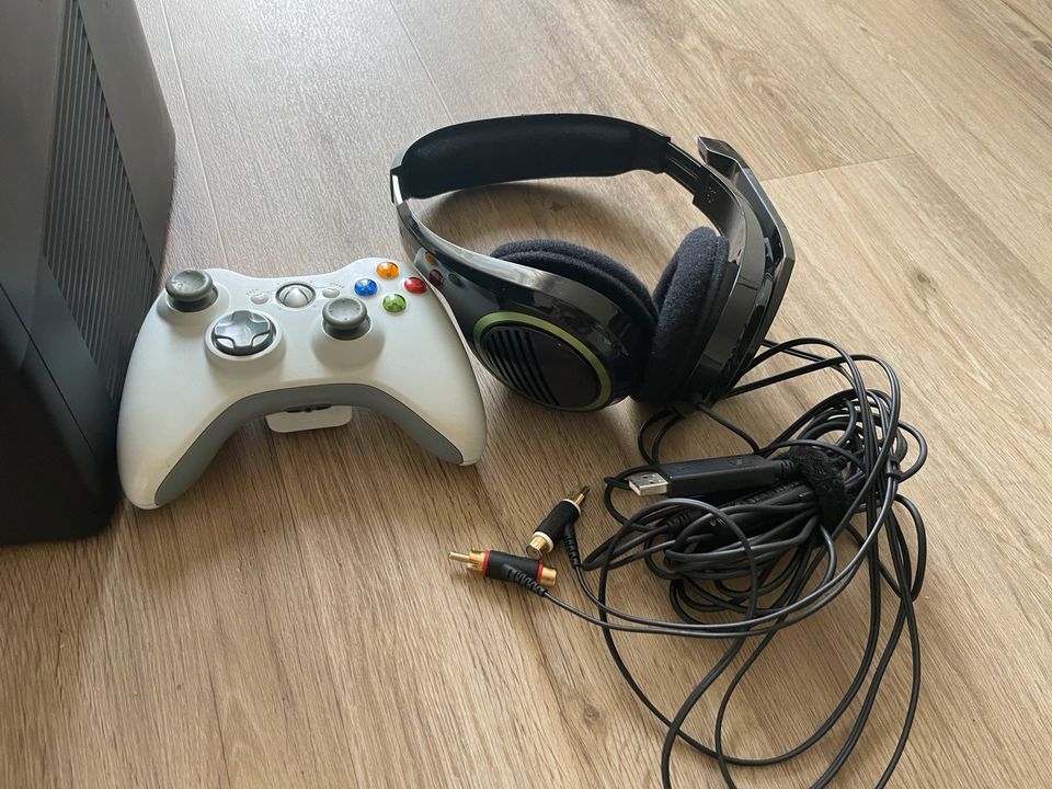 XBOX 360 schwarz in Esslingen