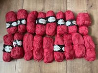 16 Wollknäuel á 50 g in sommerlichem Rot Hessen - Waldbrunn Vorschau