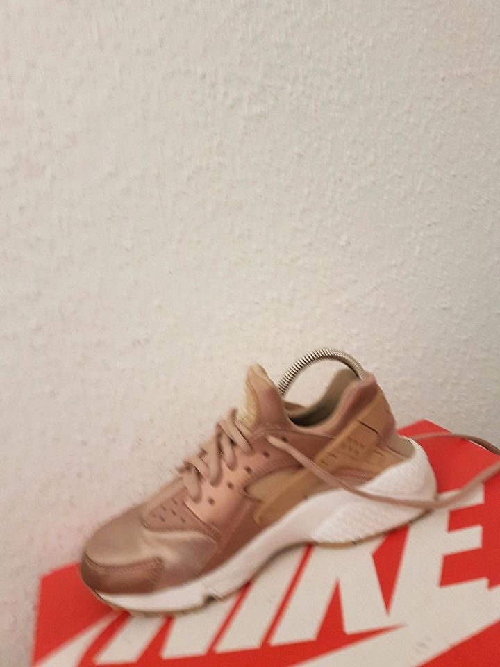 Nike Air Huarache Rosè Grösse 37.5 NP129 in Berlin