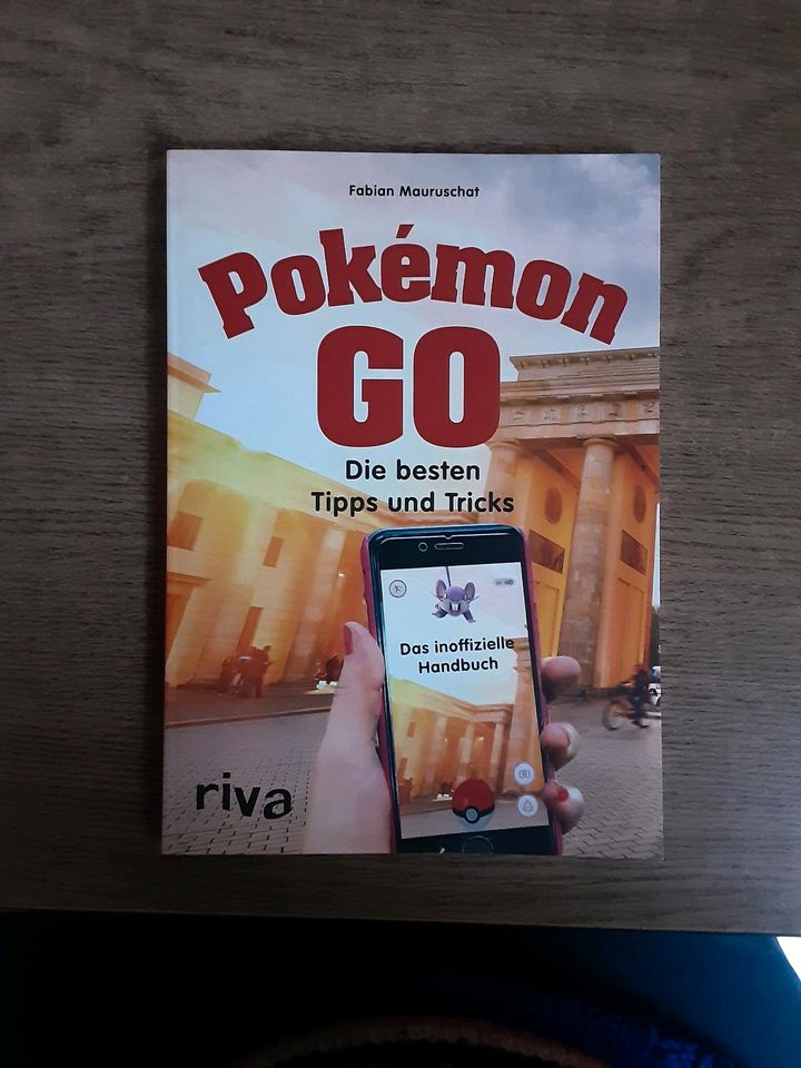 Pokemon GO Handbuch Verlag Riva in Wiesbaden