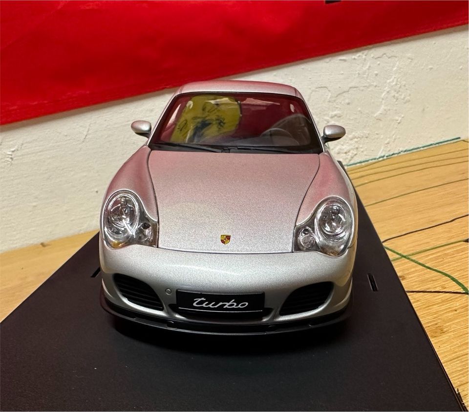 AUTOart 996 Porsche 911 Turbo Modellauto 1:18 77832 in Nürnberg (Mittelfr)