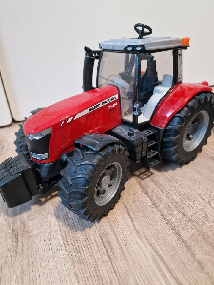 Massey ferguson der Marke bruder in Wardenburg