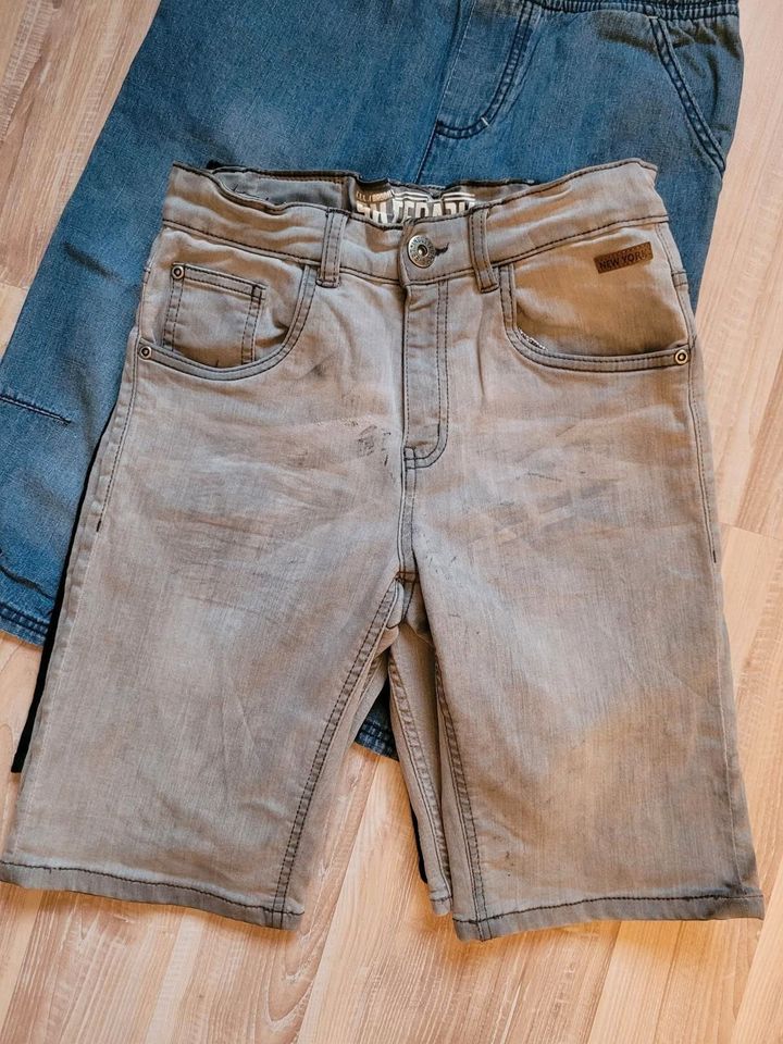 4 Shorts Jeans H&M, Gr. 146 in Liebenburg