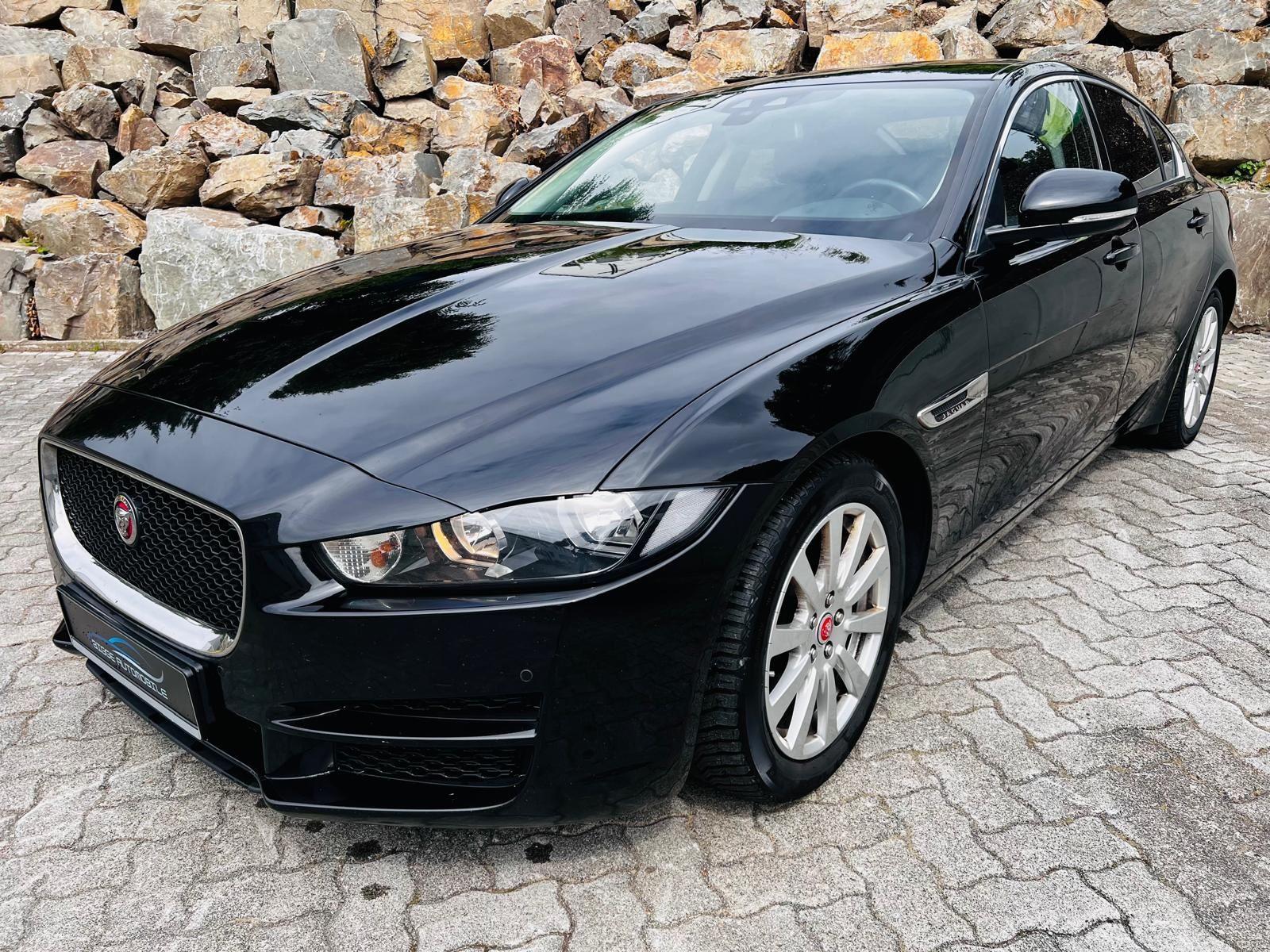 Abbildung des Autos Jaguar XE Pure Automatik…