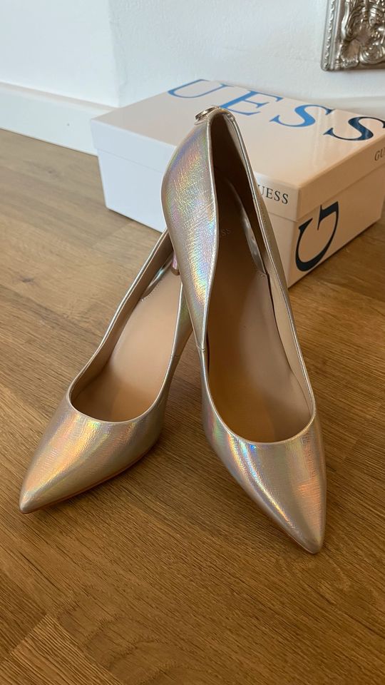 GUESS Pumps Silber Neu! in Leverkusen