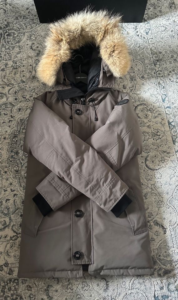 Canada Goose Chateau Parka Black Label in Hamburg