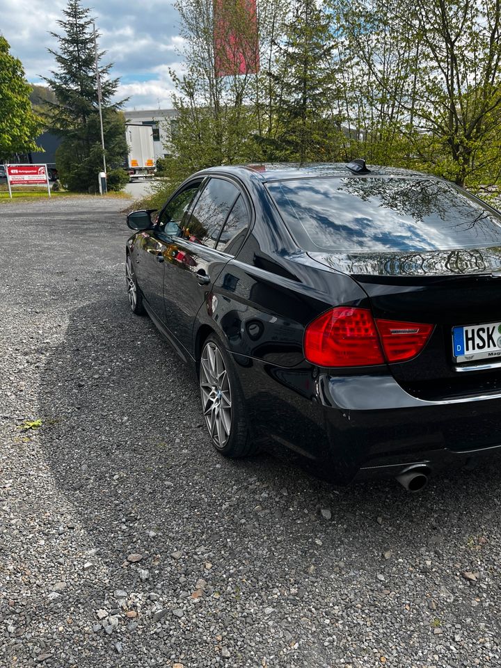 BMW 335i xDrive E90 LCI Limousine in Sundern (Sauerland)