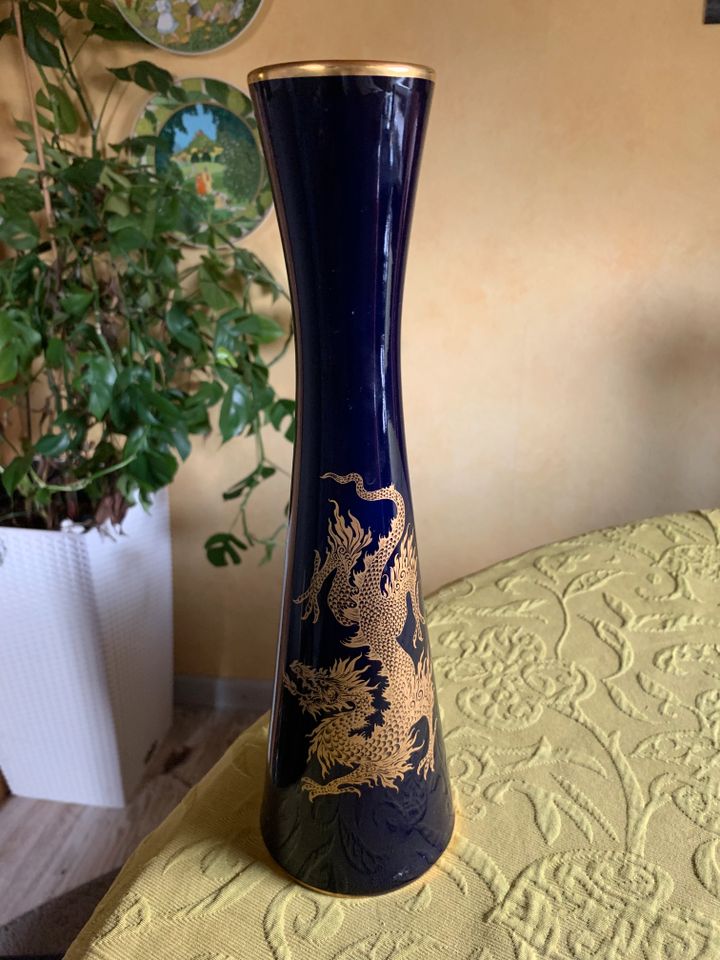 ALBOTH & KAISER Vase Kobald-Blau mit Drachen-Golddekor in Lage