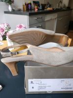 Slingpumps Creme mit weißen Pünktchen Berlin - Pankow Vorschau