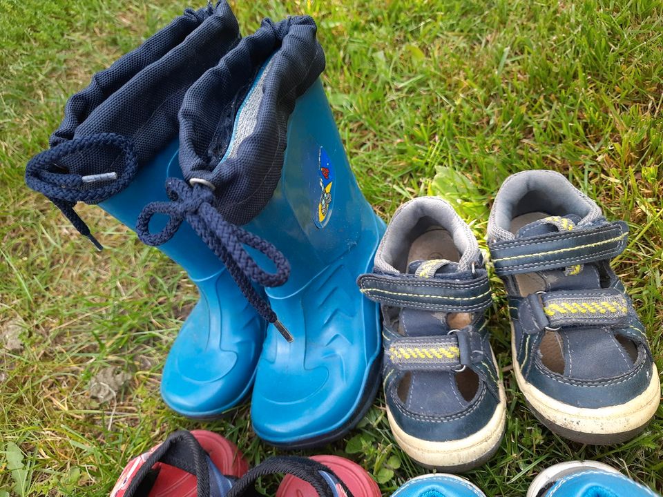 Schuhpaket Gr. 22 Badeschuhe Regenstiefel sandalen Gummistiefel in Leipzig