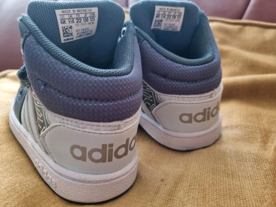 Adidas Baby Schuhe in Kerpen