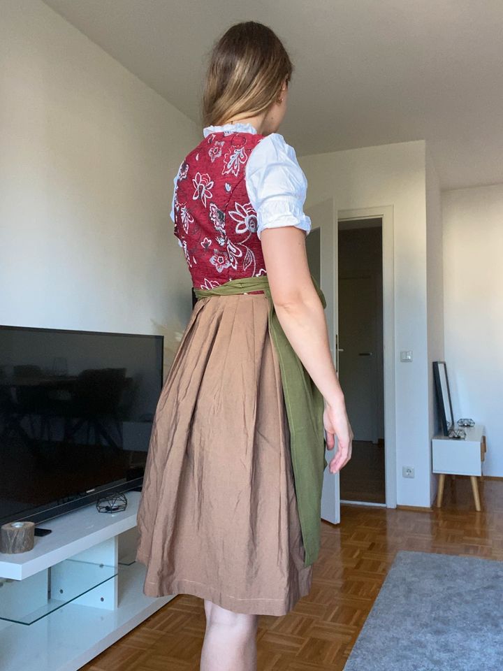 Dirndl khaki/rot inkl. Schürze und Bluse in München