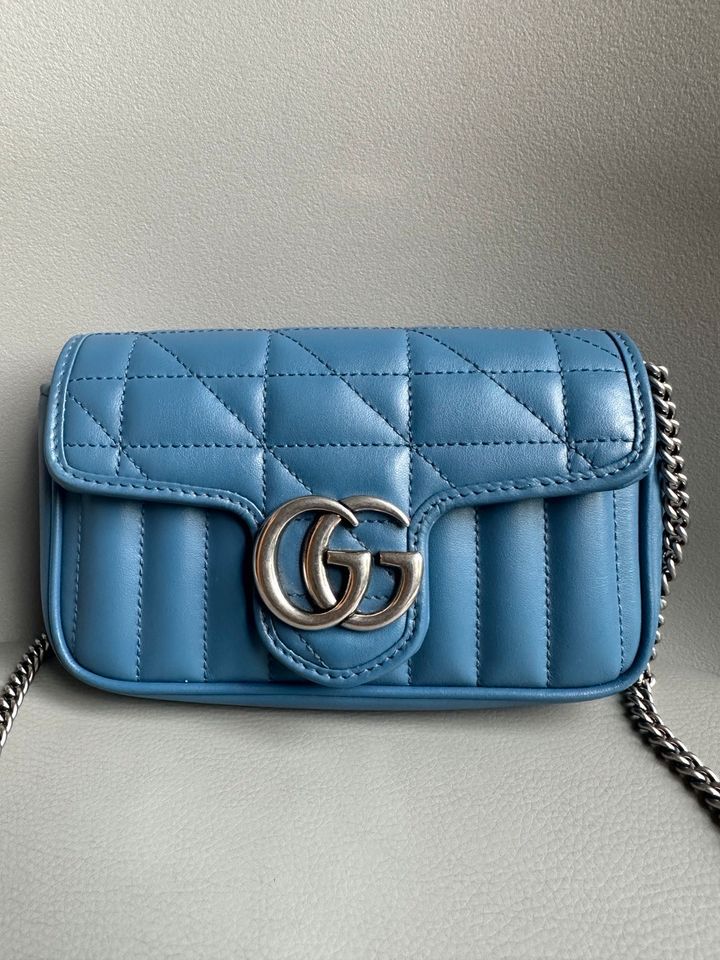 GUCCI GG MARMONT SUPER-MINI-TASCHE AUS LEDER IN BLAU in Haan