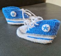 Baby Strickschuhe Babybauchshooting hellblau weiß Chucks NEU Niedersachsen - Seevetal Vorschau