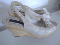 Tommy Hilfiger Keilabsatz Sandalen Schuhe High Heels weiß Gr 40 Berlin - Lichtenberg Vorschau