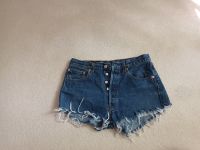 Levis Jeans Shorts High Waist Knopfleiste M 32 / 34 neuwertig Stuttgart - Stuttgart-Ost Vorschau