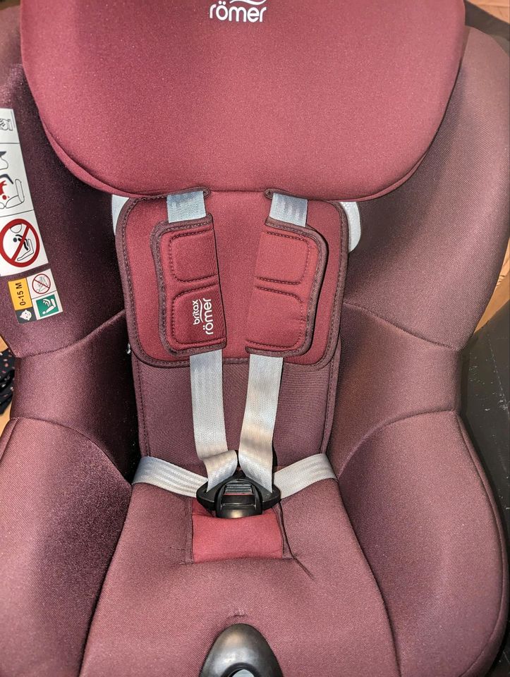 Britax Römer m i-size 0+ - ca 4 Jahre Kindersitz / Babyschale in Floh-Seligenthal-Floh