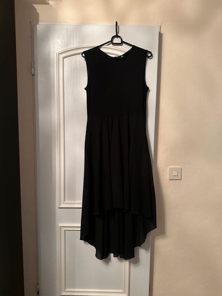 Vokuhila Kleid von Benetton in schwarz in Selk