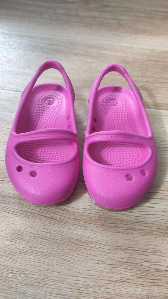 NEUWERTIG! Crocs Ballerina Badeschuhe Mädchen C5 Gr. 20/21 in  Baden-Württemberg - Leinfelden-Echterdingen | Gebrauchte Kinderschuhe Größe  20 kaufen | eBay Kleinanzeigen ist jetzt Kleinanzeigen