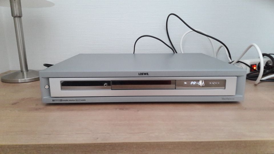 LÖWE Fernseher Xelos A 37 HD + 100 Chrom mit DVD Player in Olbersdorf