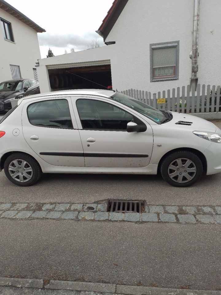 Peugeot 206+ 8Fach bereift mit Tüv !! in Augsburg