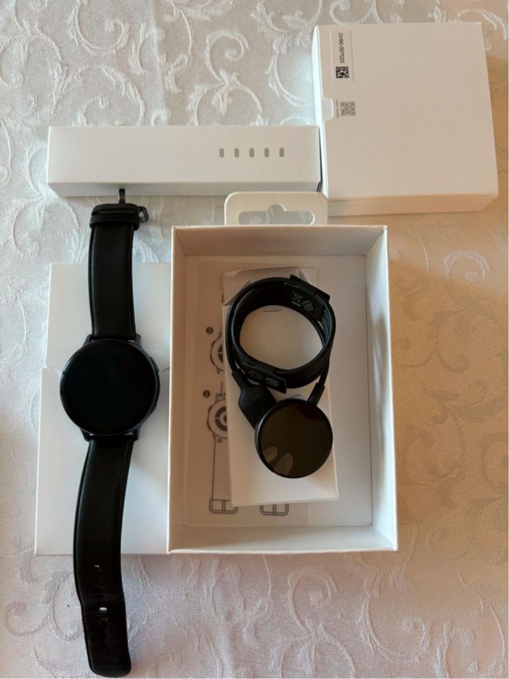 Samsung Galaxy Watch Active 2, 44mm Lederarmband in Kusterdingen