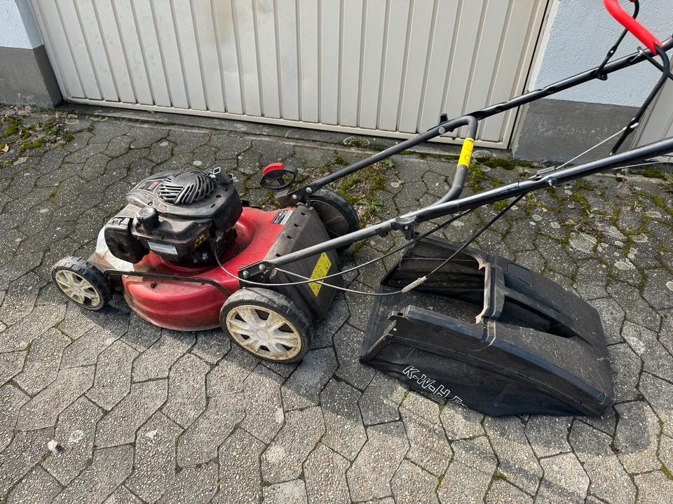 Benzinrasenmöher mit Antrieb Briggs & Stratton 500 Series Motoer in Neuss