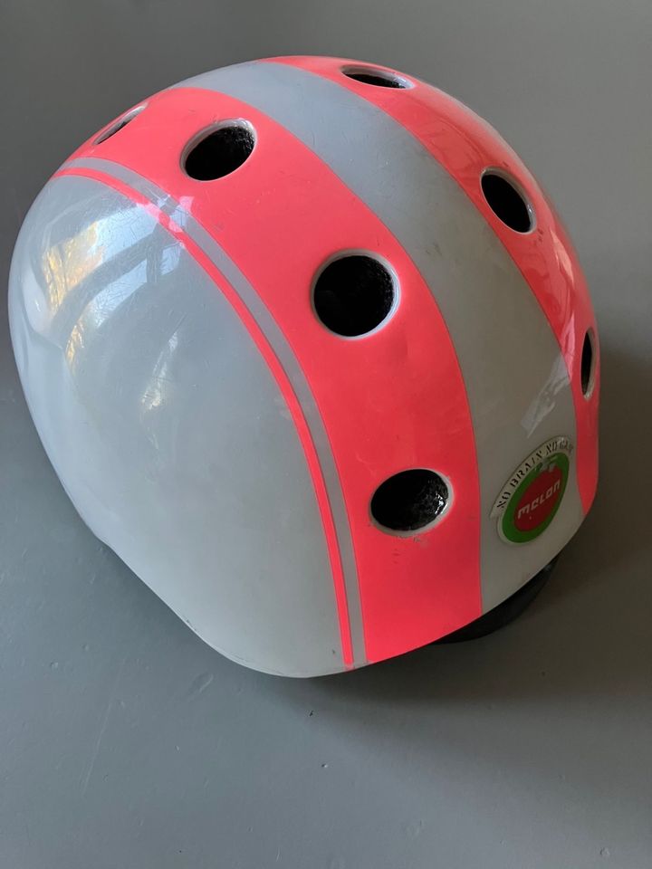 Melon Helm Fahrradhelm weiß pink in Hamburg