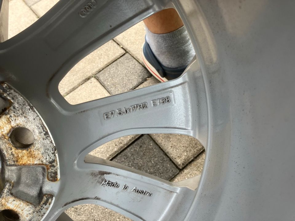 TOP - Original Alufelgen 17" Aluräder für Audi A4 b9 in Reckendorf