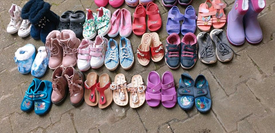 Kinderschuhe 26 27 28 Stiefel Sneaker Sandalen Mädchen in Weinheim