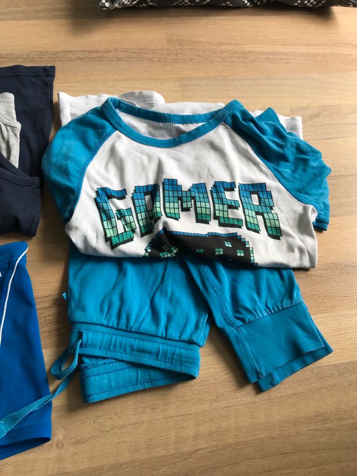 Set14 Teile Jungen Gr.134/140 T-Shirt,Badehose,Pyjama in Stuttgart