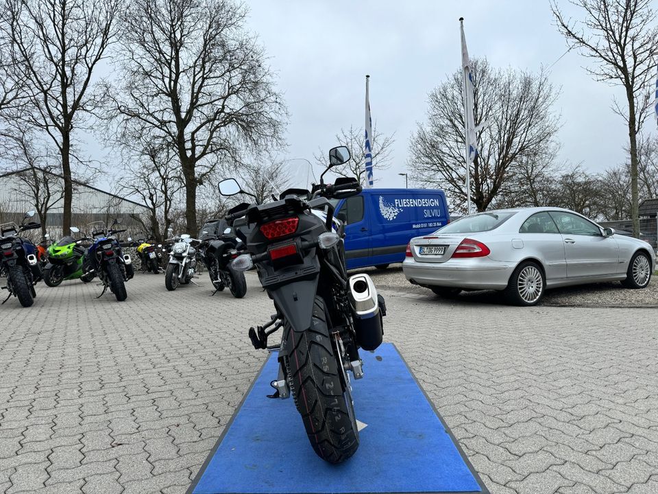 Böwadt-und-Hansen-229-Suzuki-DL-650-XT-V-Strom-weiss-blau in Handewitt