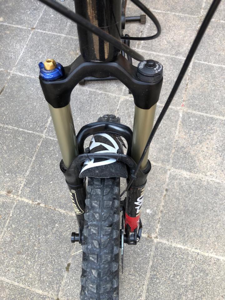 Kinder Fully Mountainbike 26“ Rahmengröße in matt schwarz in Langgöns