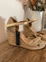 *Neu* Tommy Hilfiger Keilabsatz wedges Riemen Sandale Niedersachsen - Braunschweig Vorschau