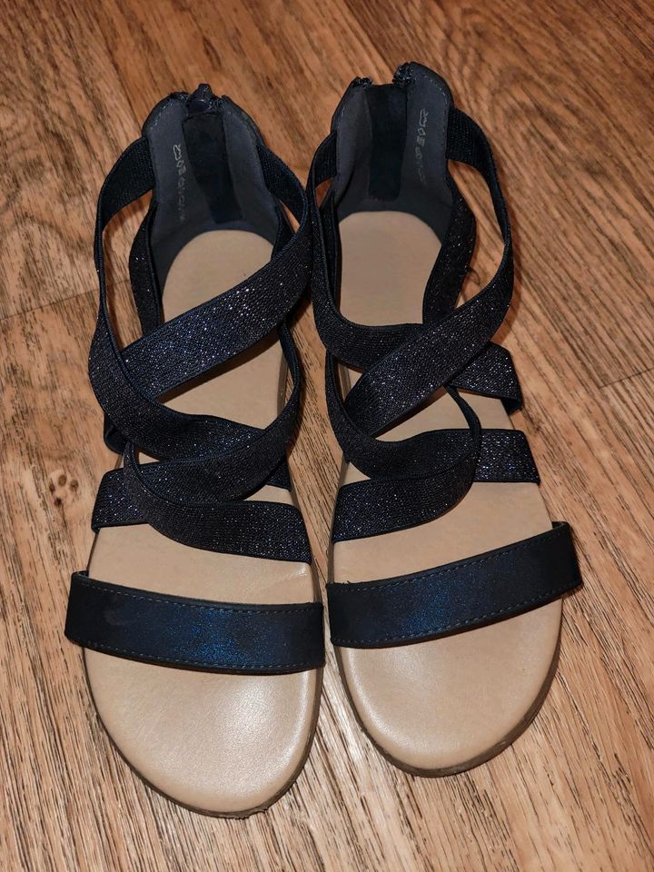 Sandalen Gr. 36 in Helmstedt