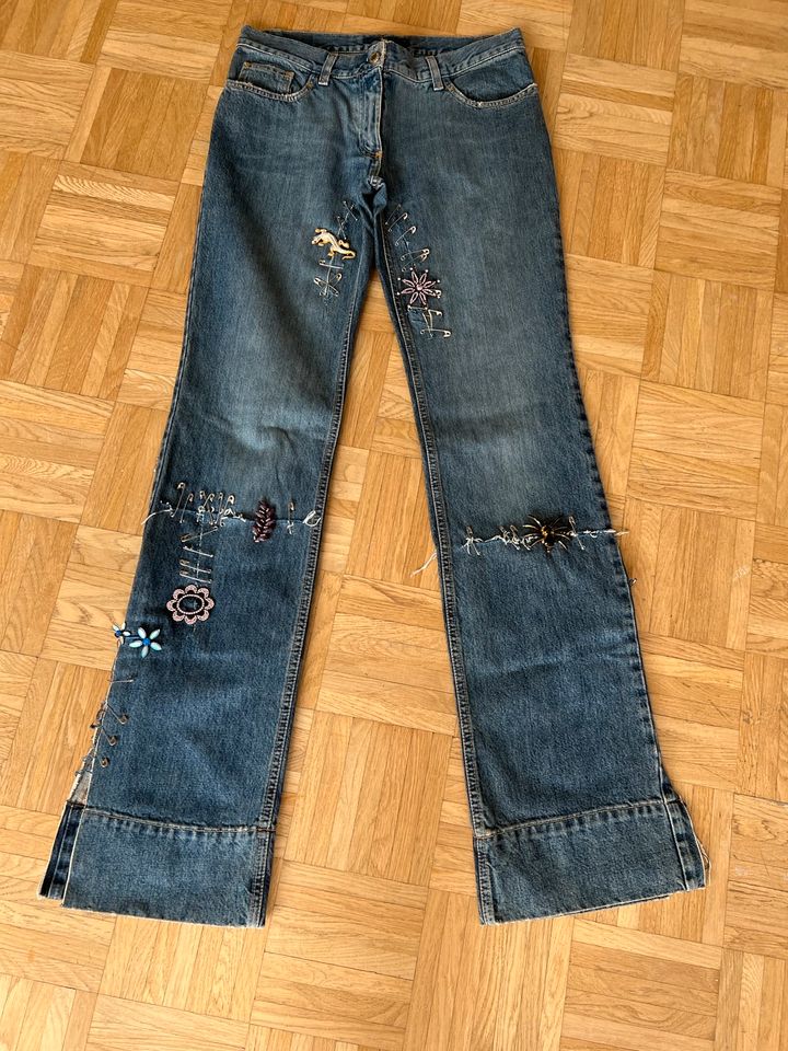 Dolce & Gabbana Jeans sehr selten mit Broschen + Sicherheitsnadel in München