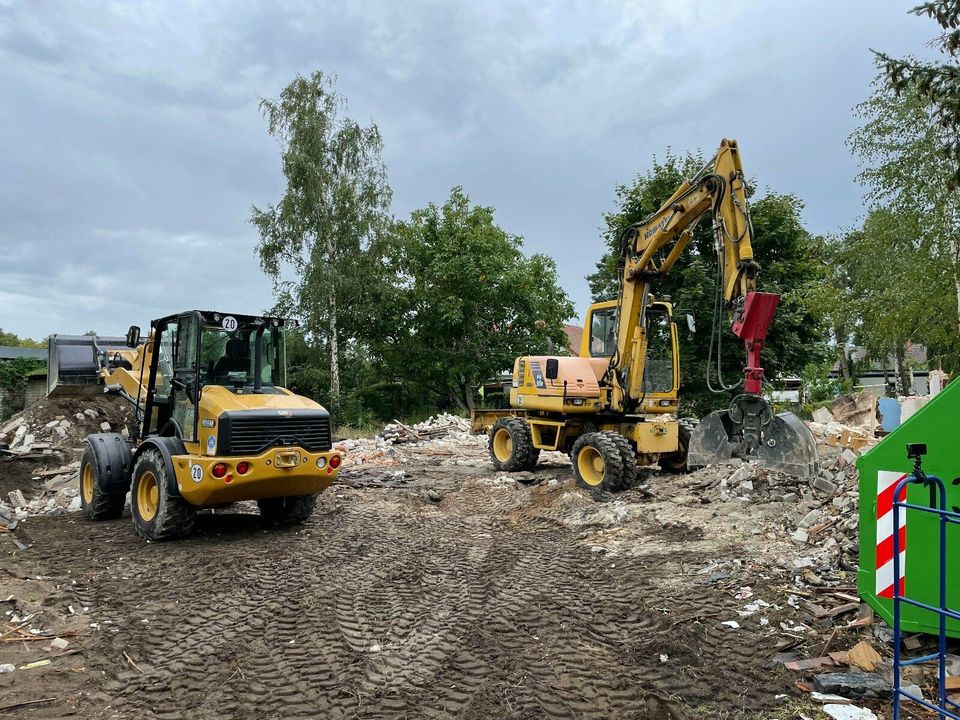 Bagger,Baggerarbeiten,Container,Containerdienst,Bodenaushub in Brandenburg an der Havel