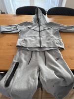 Nike Jogging Anzung Gr S Für Kinder Mädchen! Neuwertig Nordrhein-Westfalen - Ibbenbüren Vorschau
