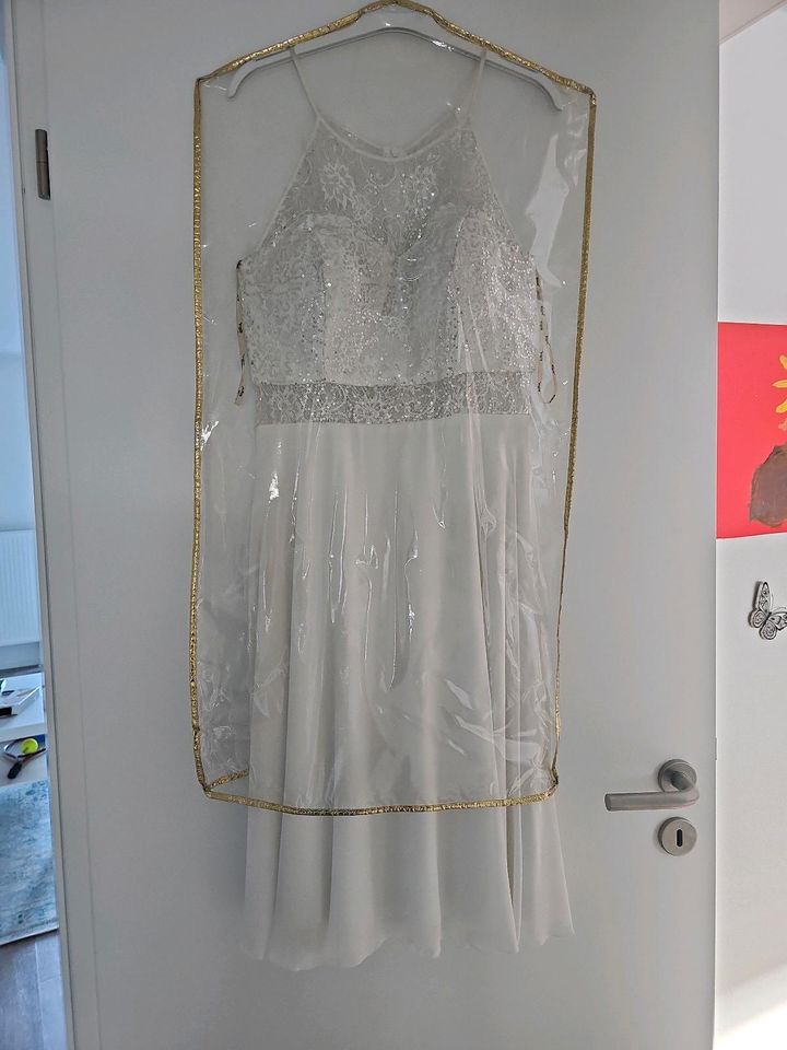 Weißes knielanges Kleid in Offenbach