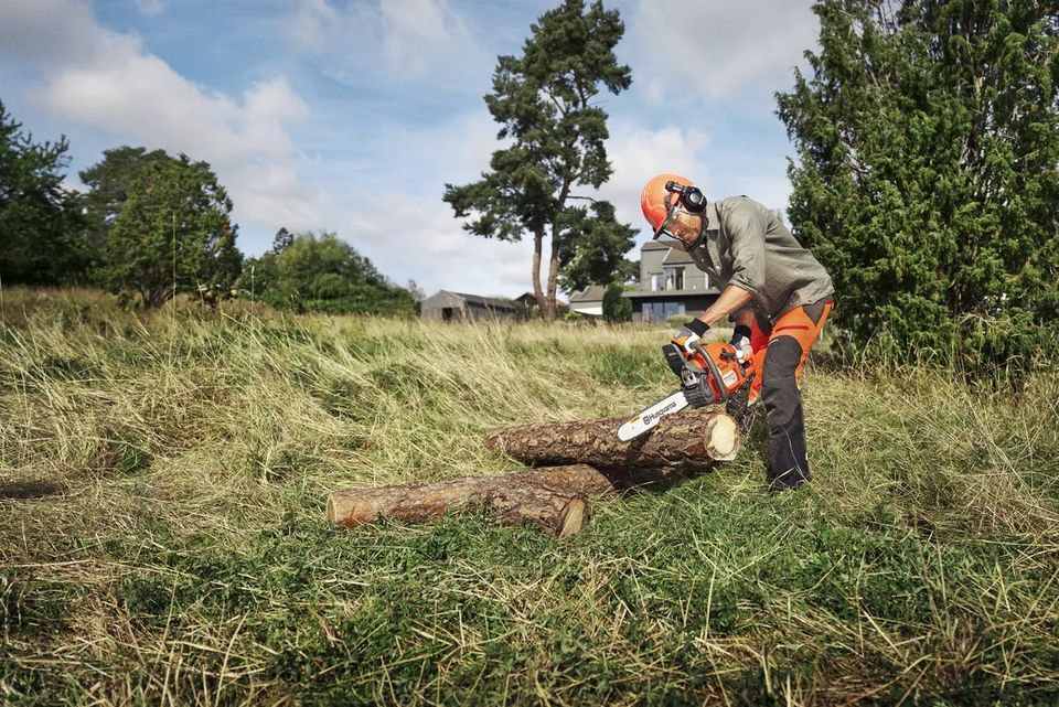 NEU Husqvarna 445 MKII Kettensäge Motorsäge 38 cm 2,9 PS in Barntrup