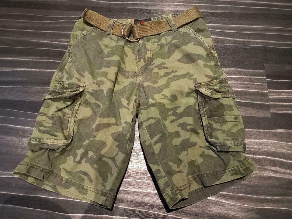 Swiss Cross kurze Hose Capri Jeans Shorts olivegrün mit Gürtel in Stuttgart