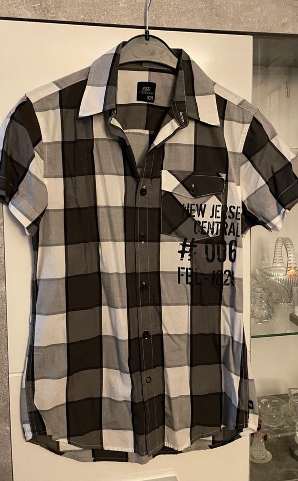 Verkaufe 19 neuwertige Hemden Gr.XS, S für je 5.-10.€ in Freiberg